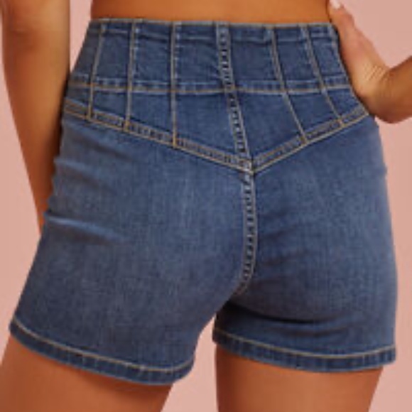 Altar'd State Women's  Grace High Waist Denim SHORTS Medium NWT - Picture 3 of 10